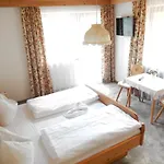 Gaestehaus Lukasser Bed and breakfast Hippach