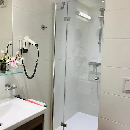 Gaestehaus Lukasser Oda ve Kahvaltı Hippach