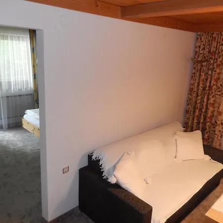 Bed & Breakfast Gaestehaus Lukasser Hippach