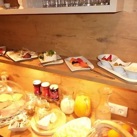 Bed & Breakfast Gaestehaus Lukasser Hippach