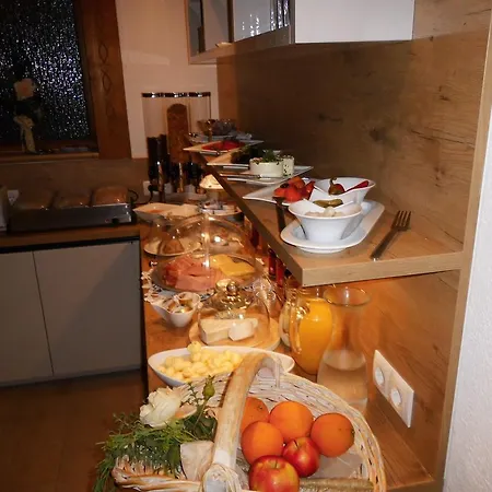 Bed & Breakfast Gaestehaus Lukasser *