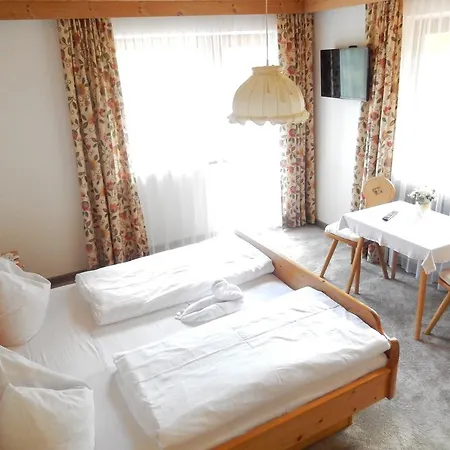 Gaestehaus Lukasser Bed & Breakfast Hippach